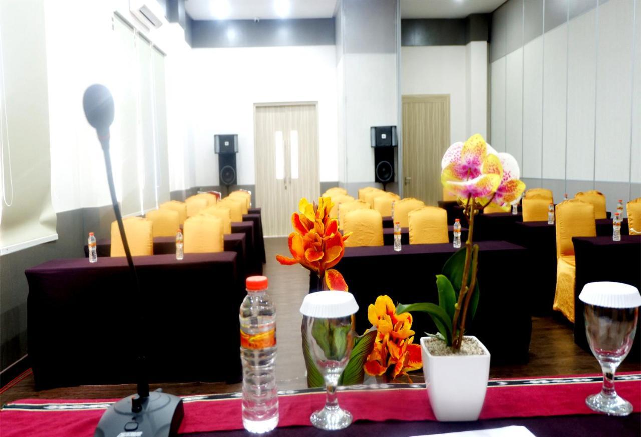 Manise Hotel Амбон Екстериор снимка