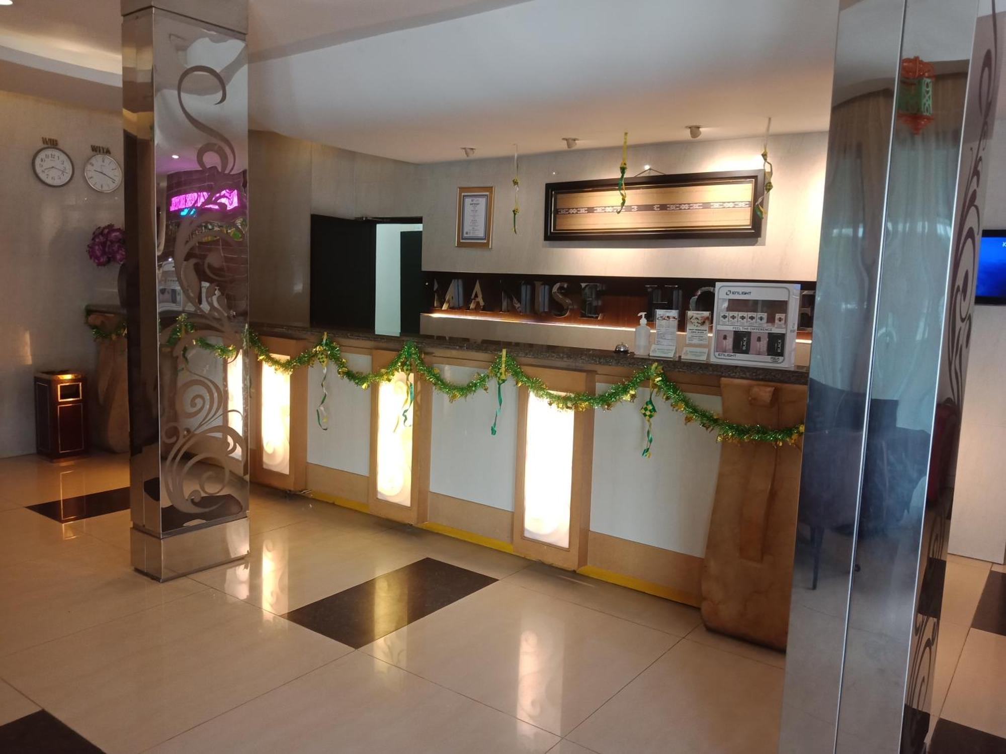 Manise Hotel Амбон Екстериор снимка