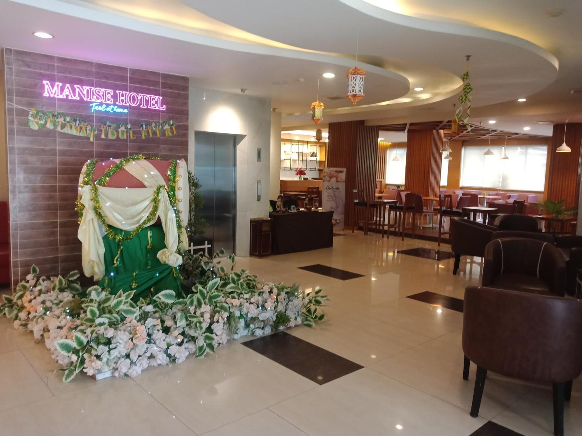 Manise Hotel Амбон Екстериор снимка