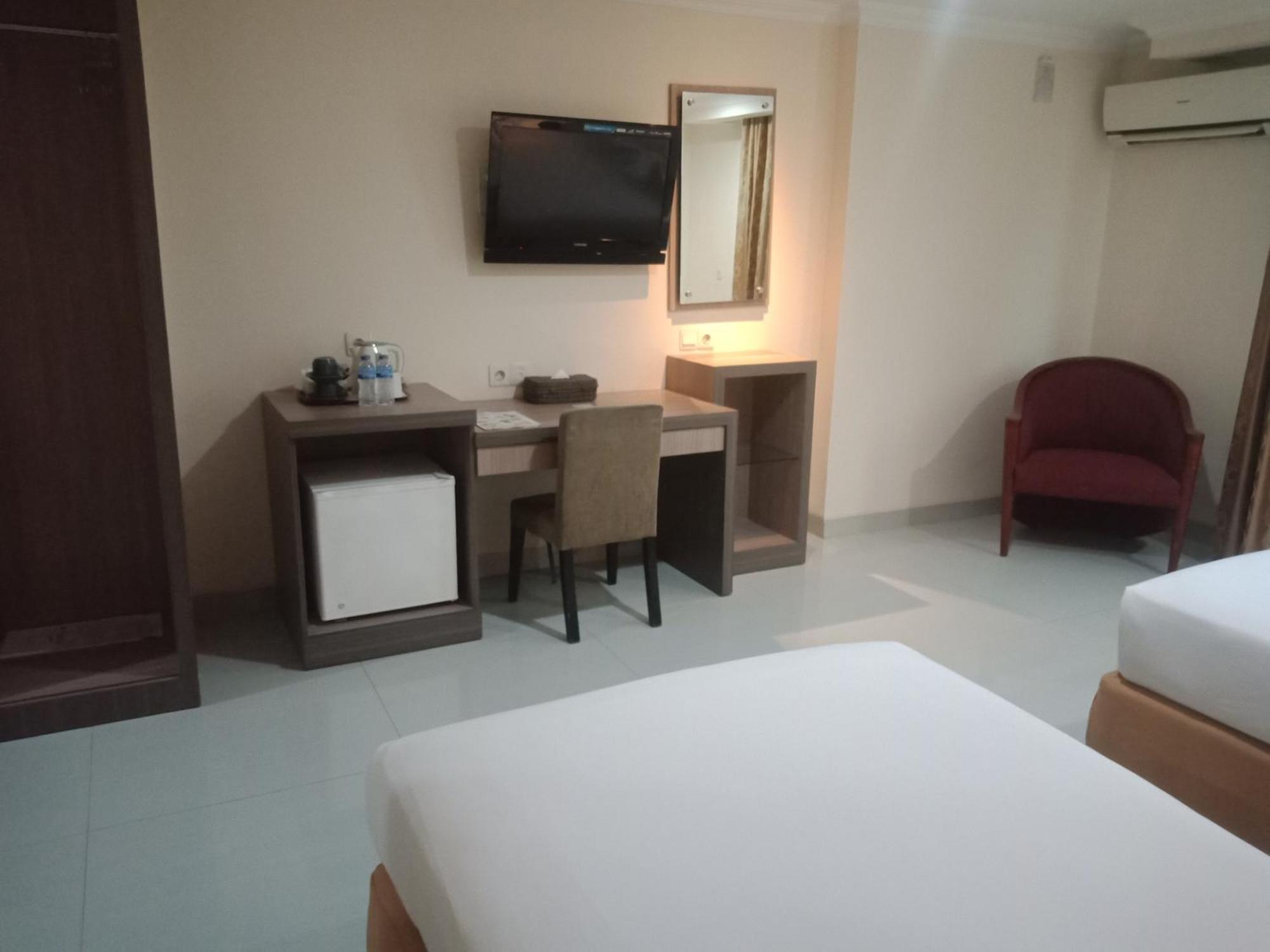 Manise Hotel Амбон Екстериор снимка