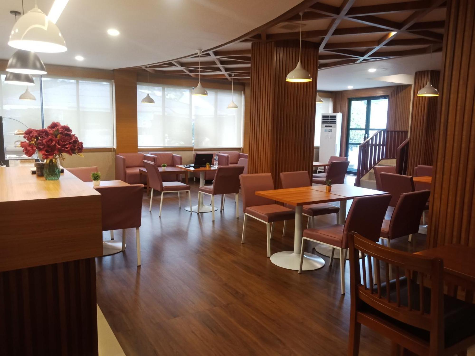 Manise Hotel Амбон Екстериор снимка