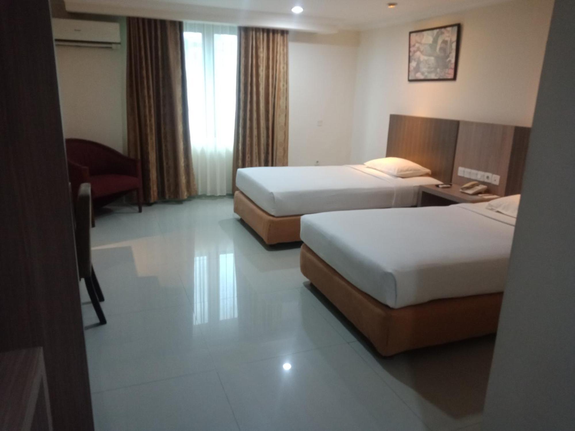 Manise Hotel Амбон Екстериор снимка