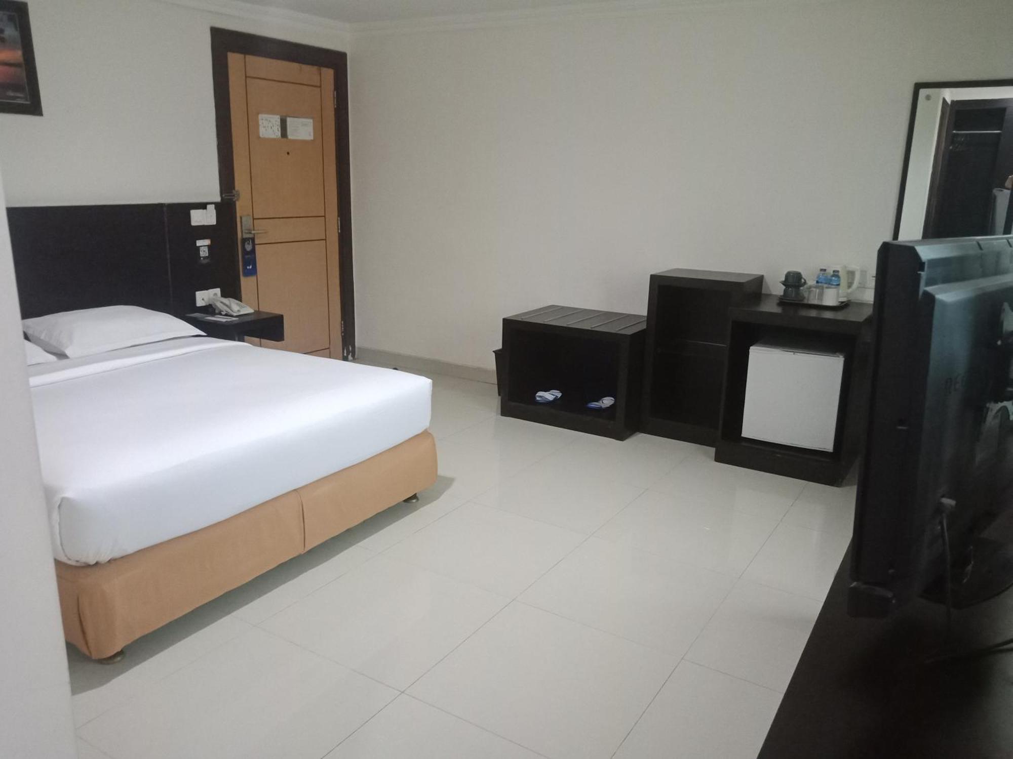 Manise Hotel Амбон Екстериор снимка
