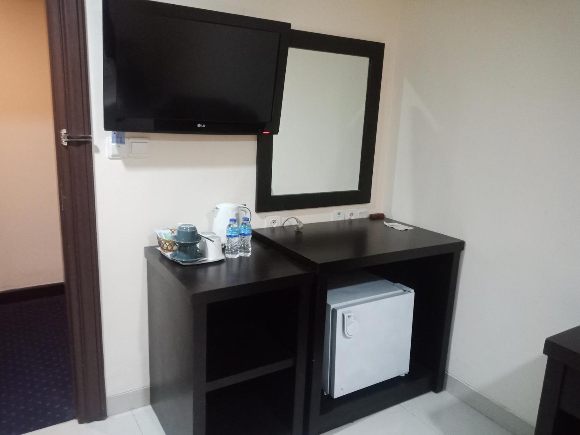Manise Hotel Амбон Екстериор снимка