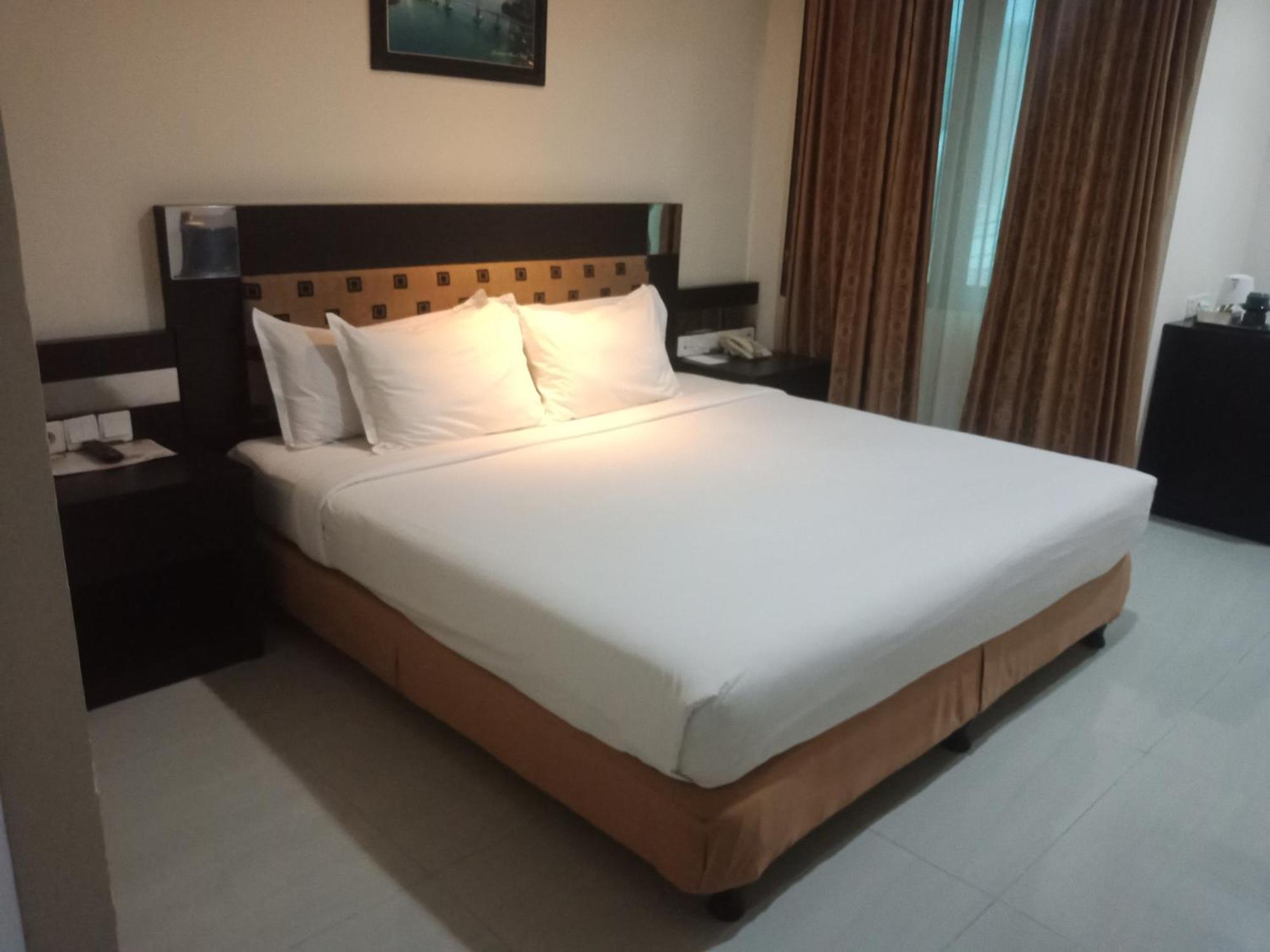 Manise Hotel Амбон Екстериор снимка