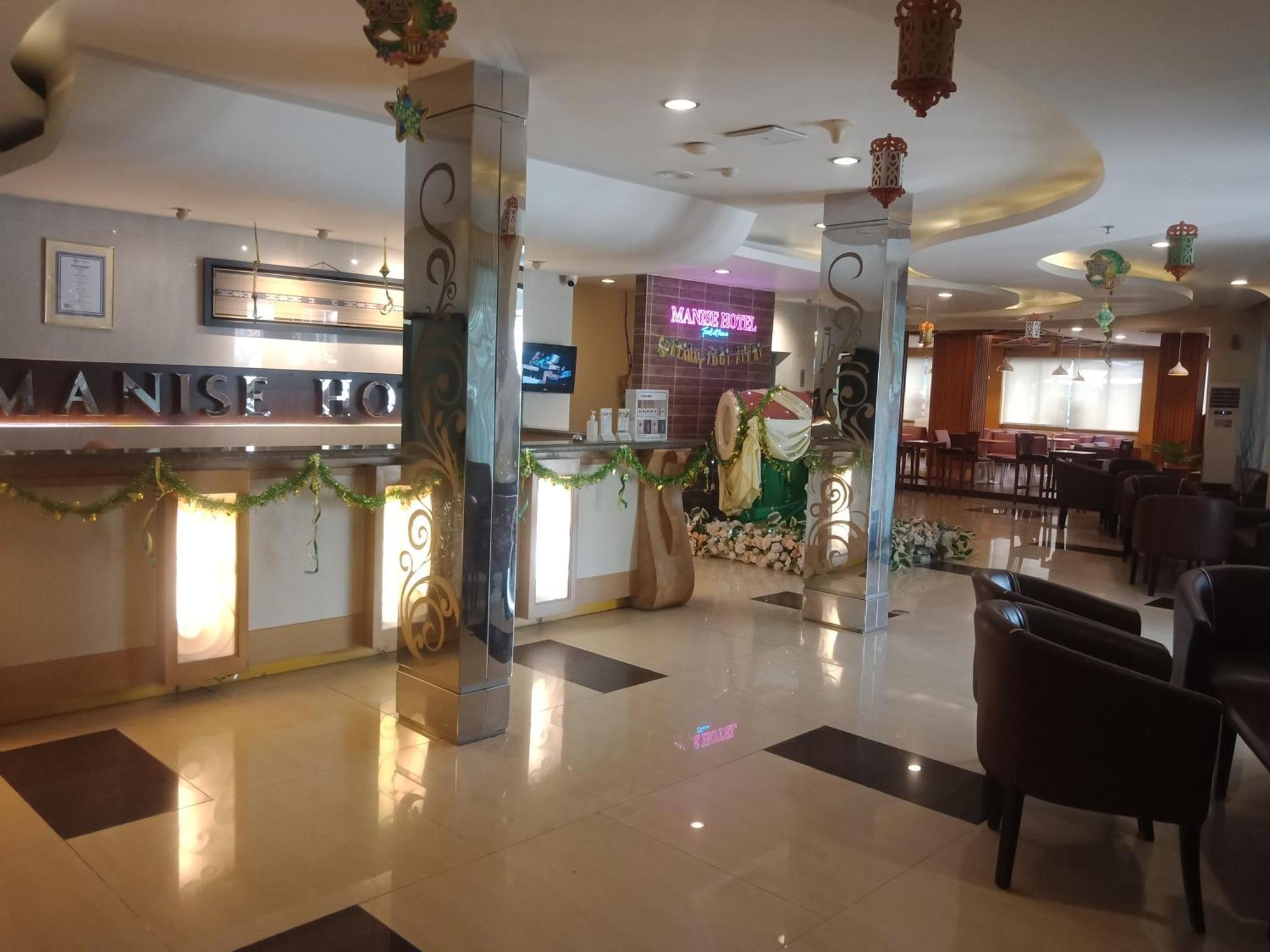 Manise Hotel Амбон Екстериор снимка