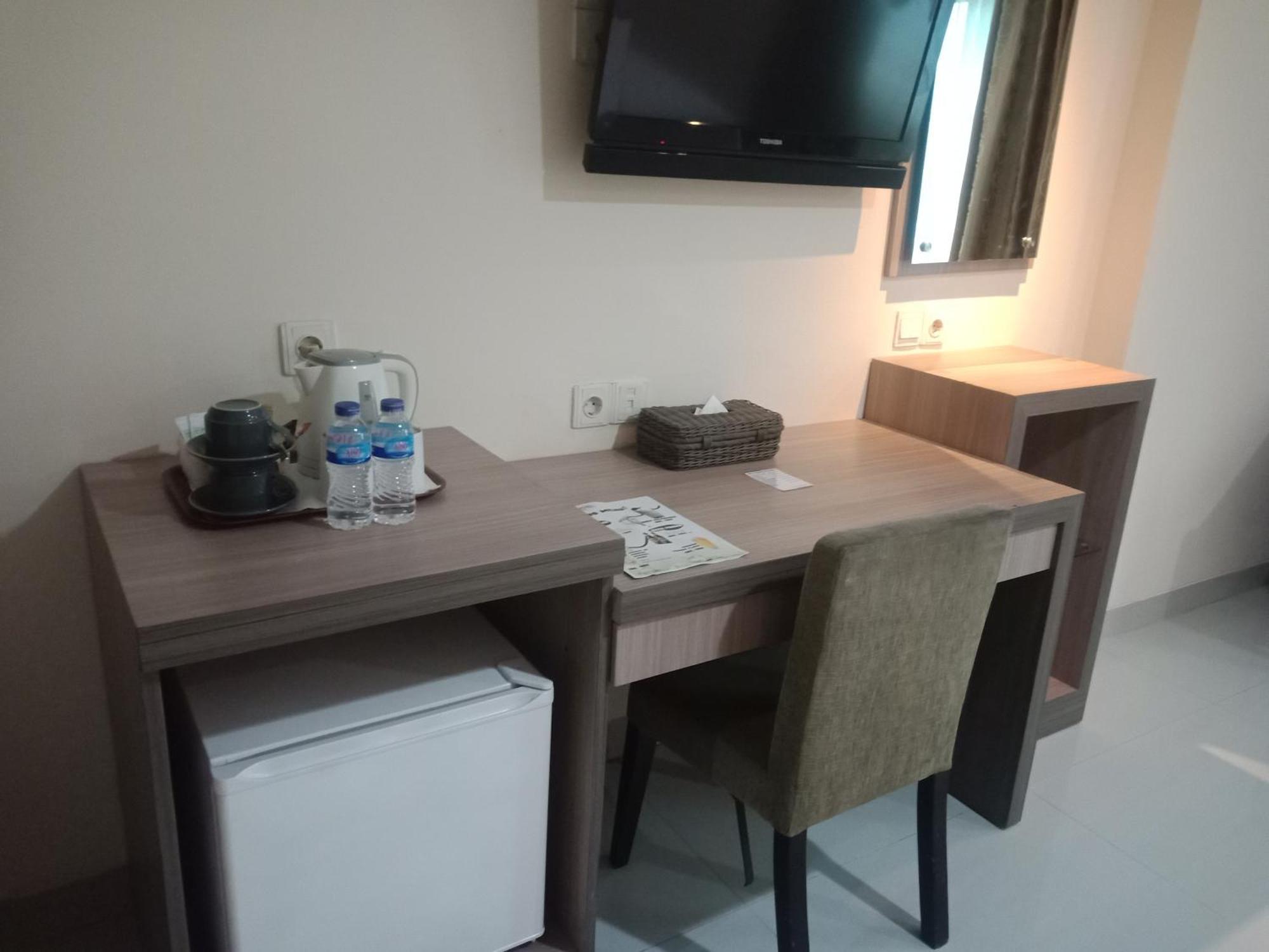 Manise Hotel Амбон Екстериор снимка