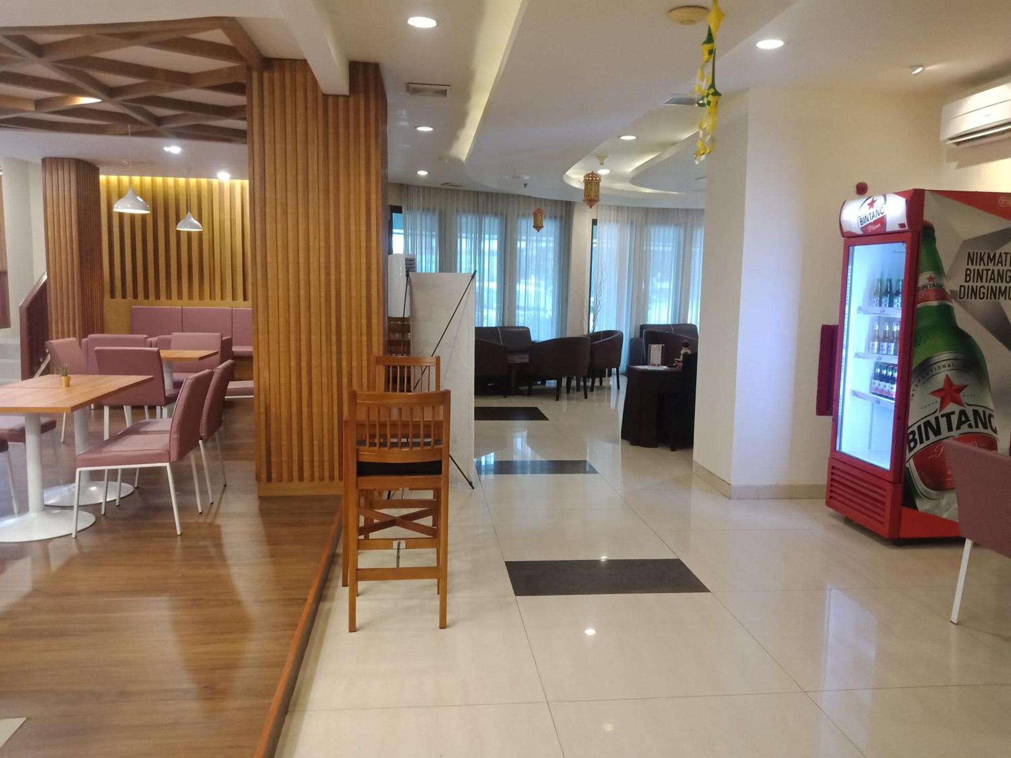 Manise Hotel Амбон Екстериор снимка