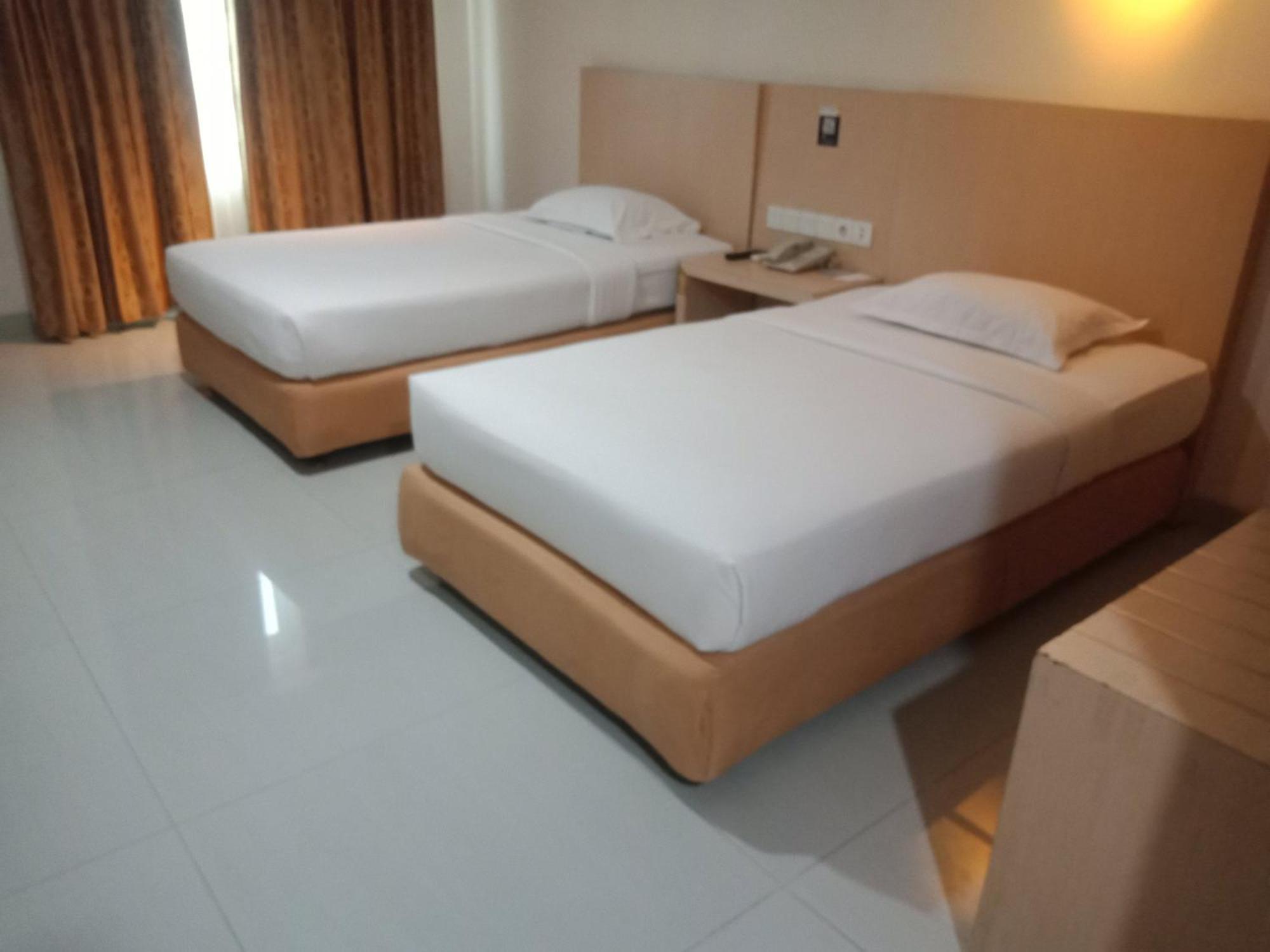 Manise Hotel Амбон Екстериор снимка