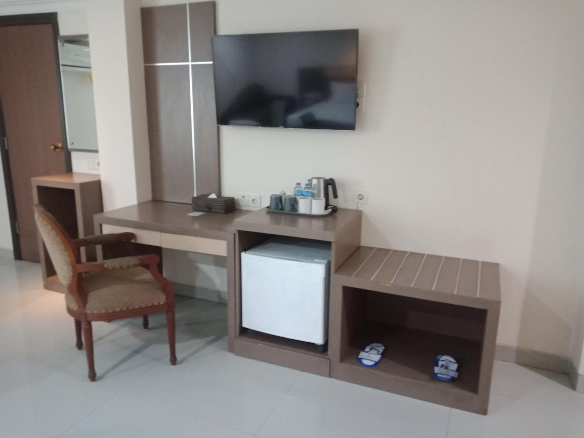 Manise Hotel Амбон Екстериор снимка