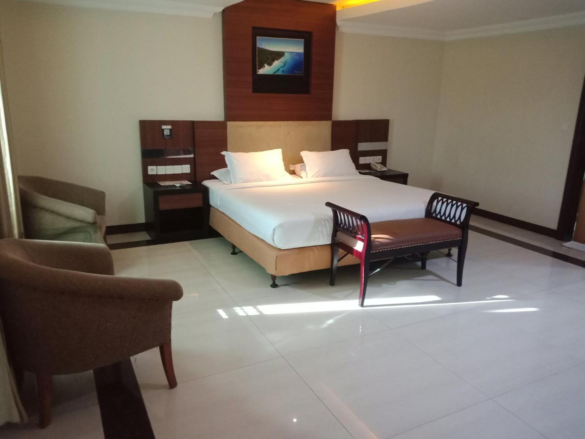 Manise Hotel Амбон Екстериор снимка
