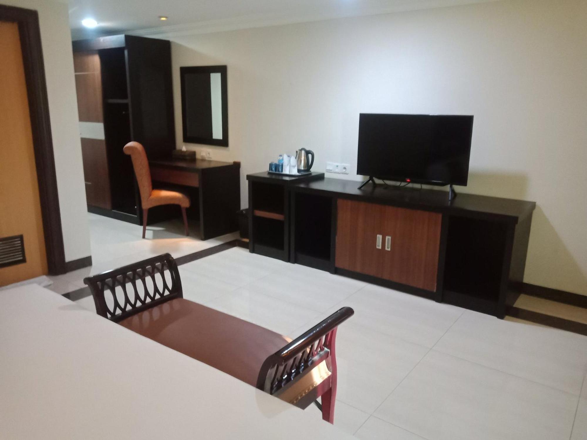 Manise Hotel Амбон Екстериор снимка