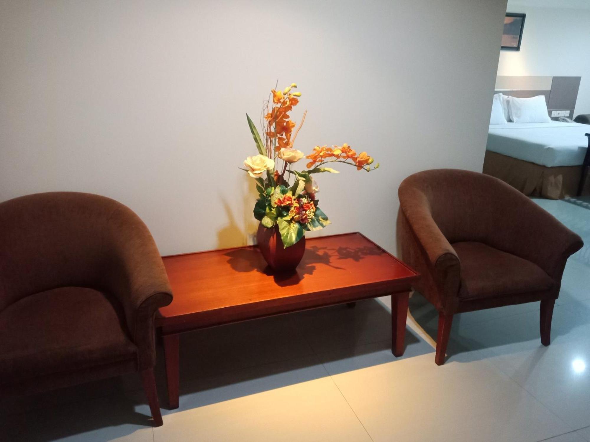 Manise Hotel Амбон Екстериор снимка