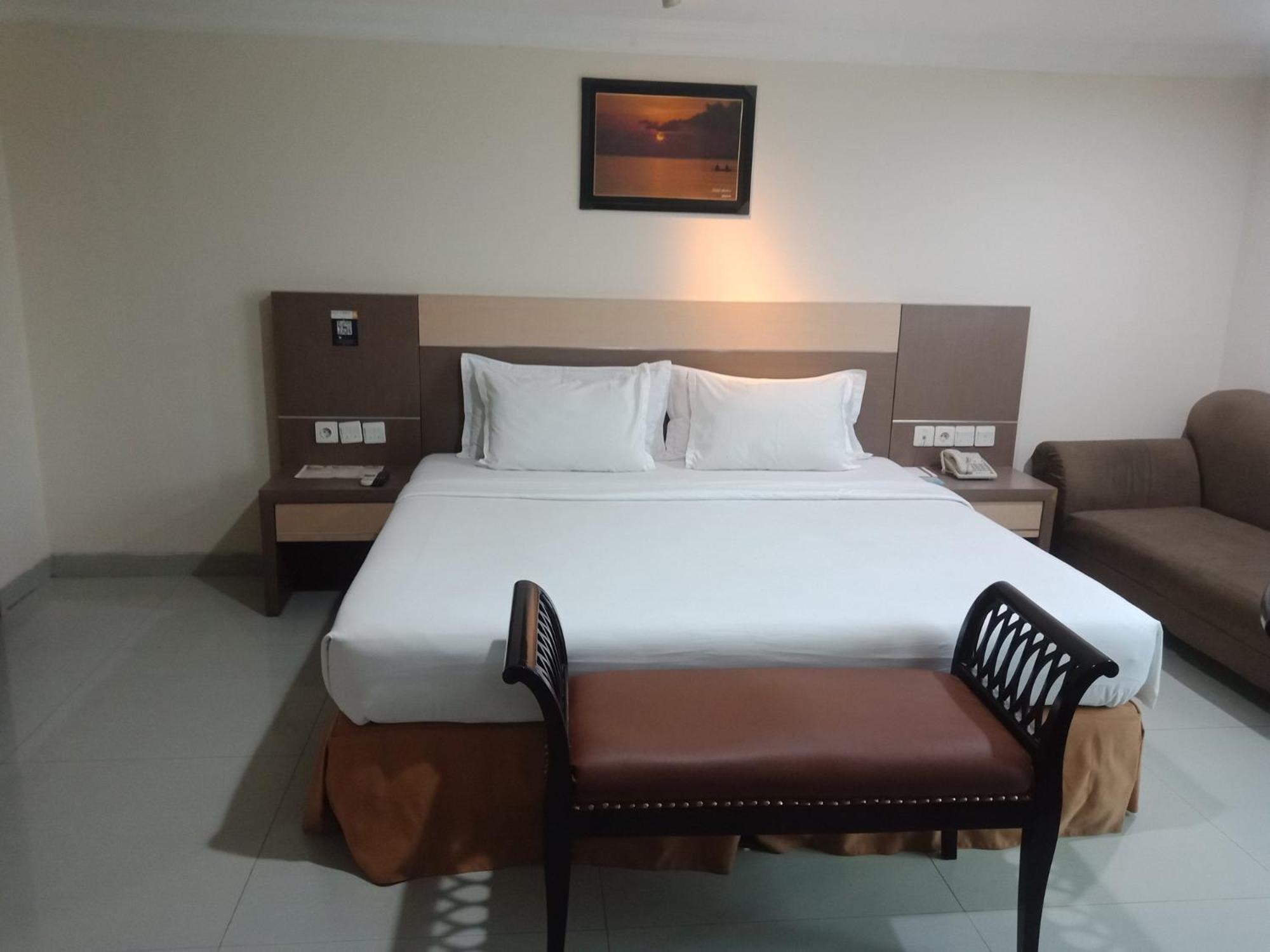 Manise Hotel Амбон Екстериор снимка