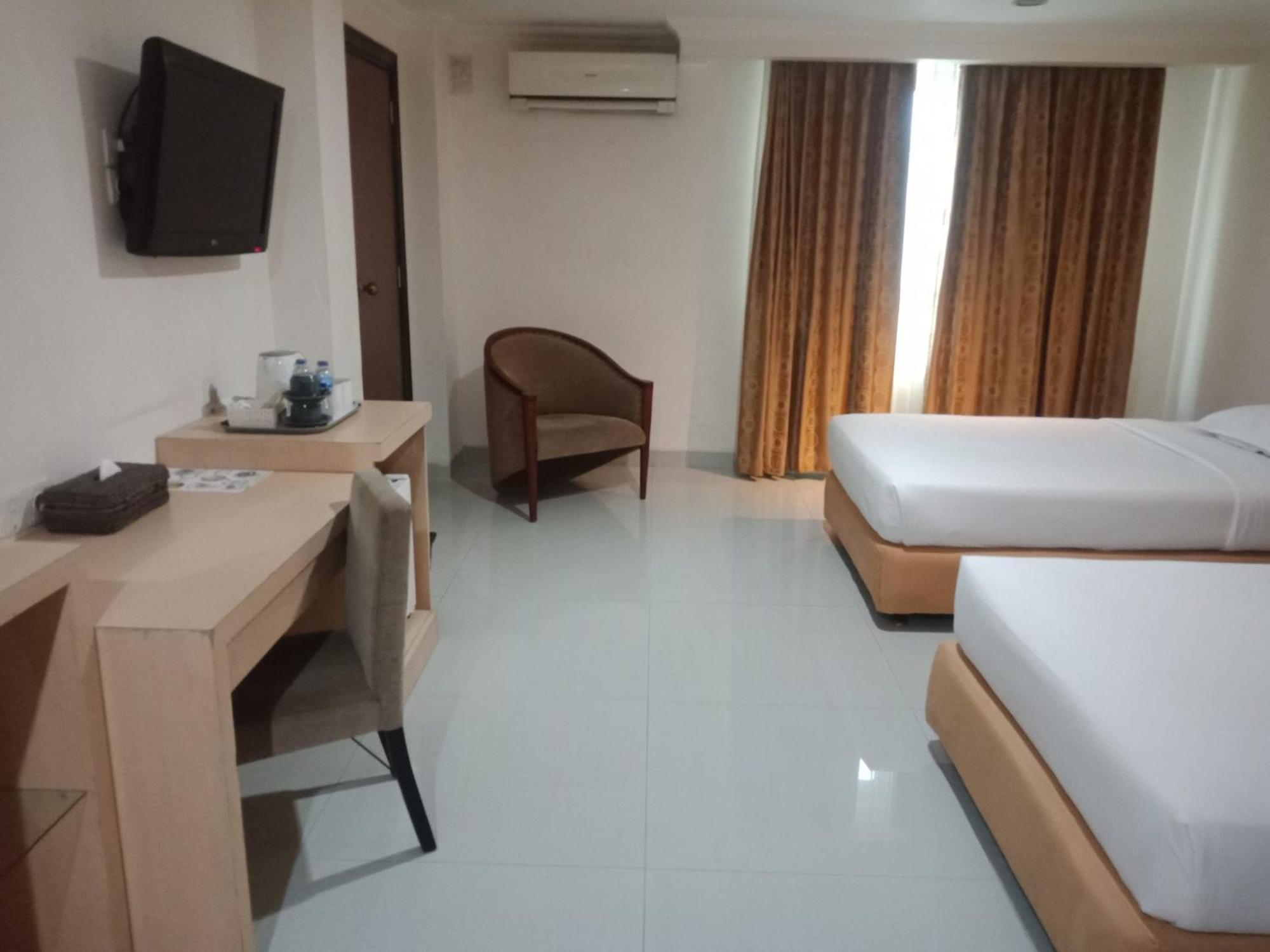 Manise Hotel Амбон Екстериор снимка