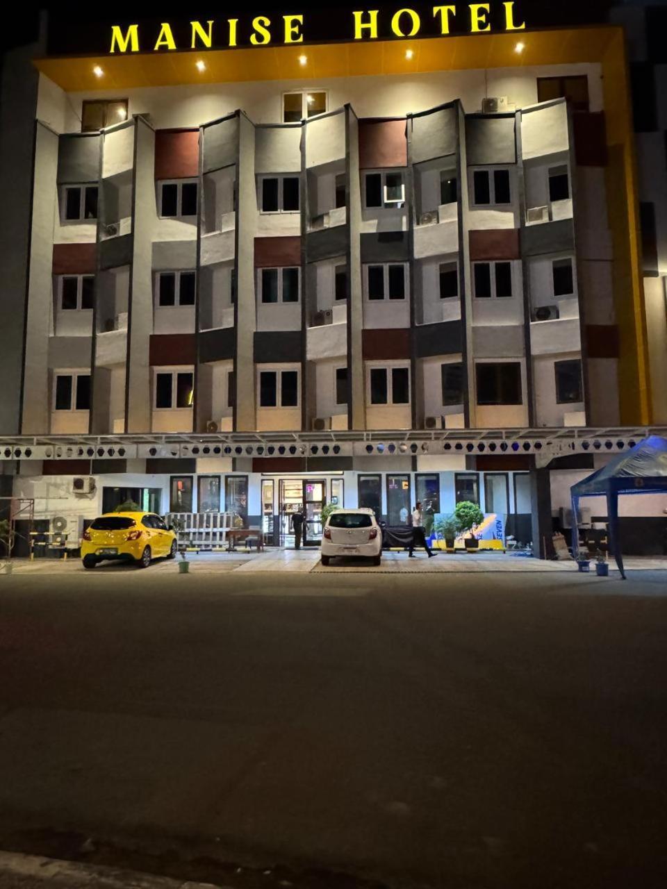 Manise Hotel Амбон Екстериор снимка