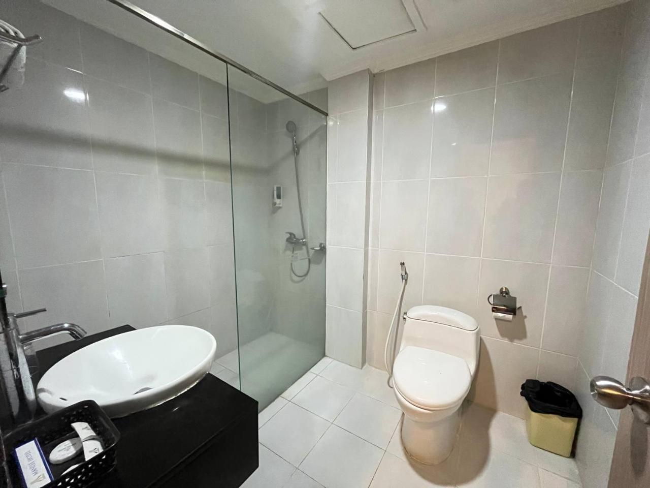 Manise Hotel Амбон Екстериор снимка