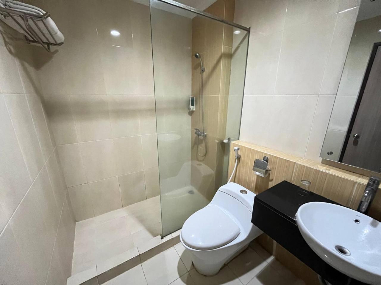 Manise Hotel Амбон Екстериор снимка