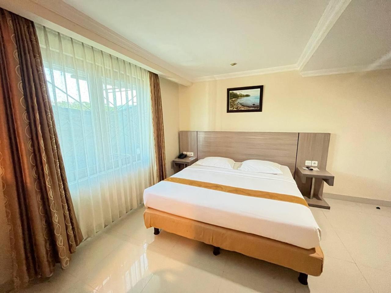 Manise Hotel Амбон Екстериор снимка