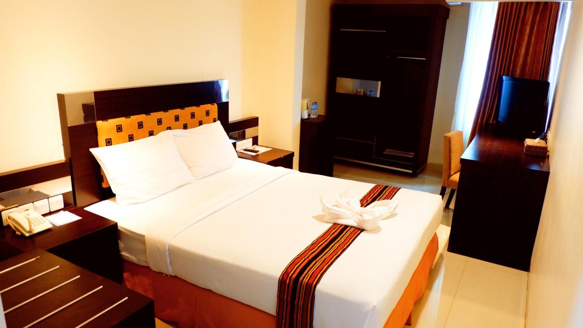 Manise Hotel Амбон Екстериор снимка