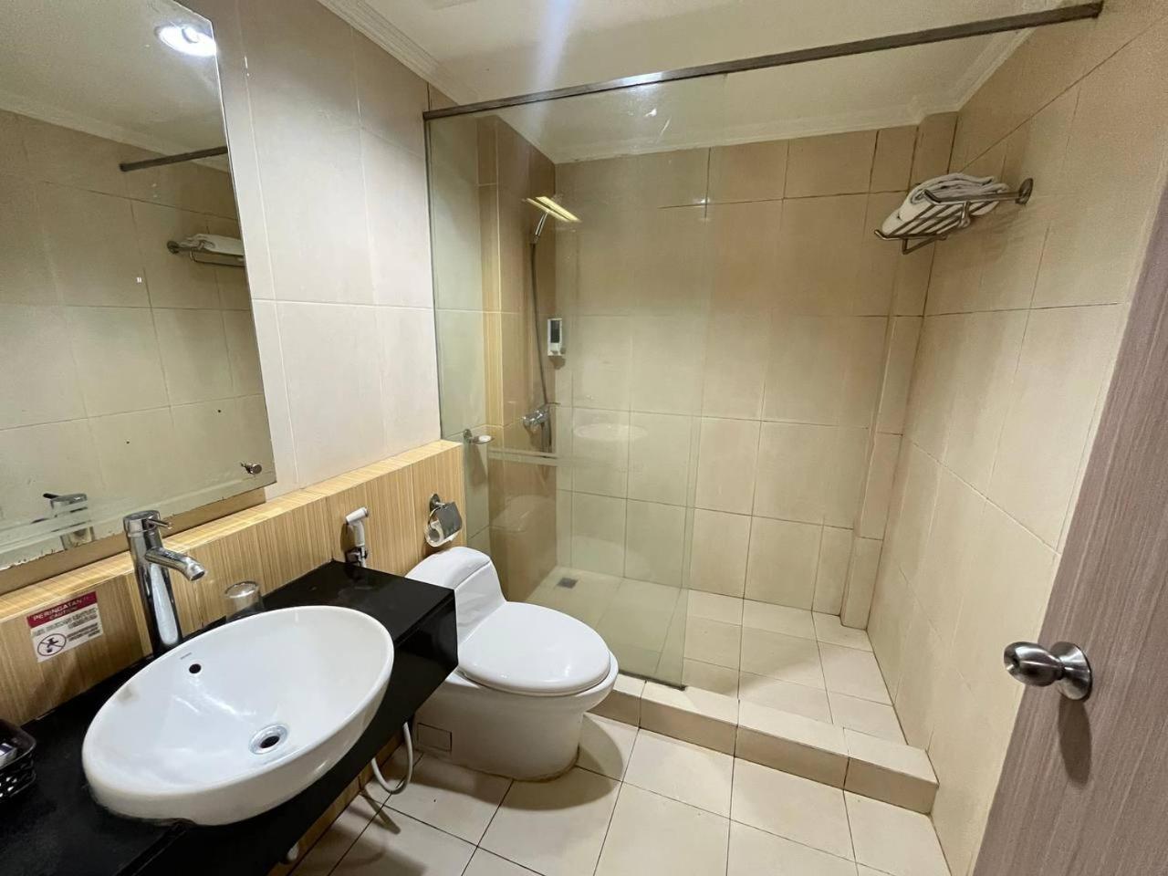 Manise Hotel Амбон Екстериор снимка